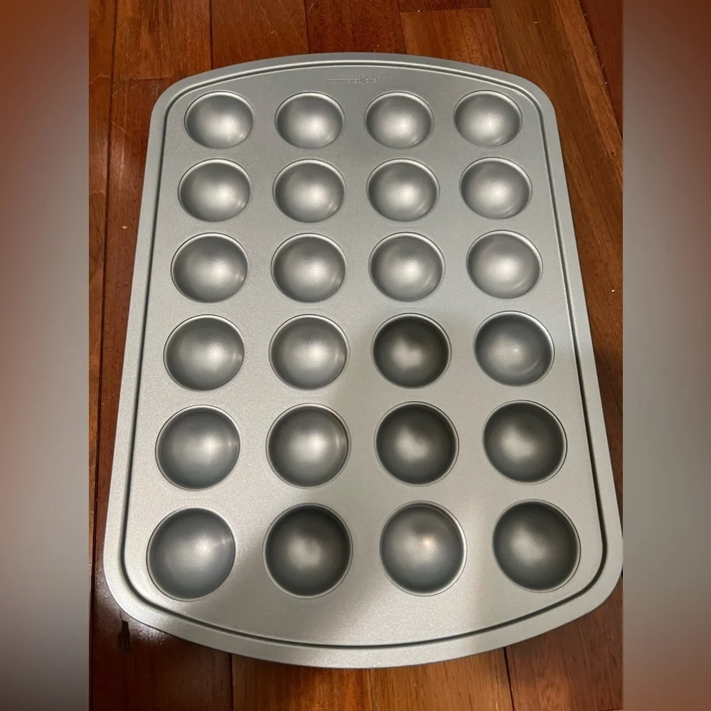 NWOT Pampered Chef Donut Hole Pan